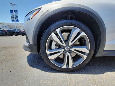 2025 Volvo V60 Cross Country Plus