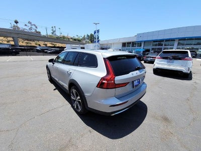 2025 Volvo V60 Cross Country Plus