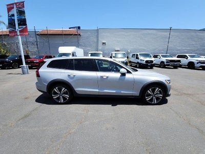 2025 Volvo V60 Cross Country Plus