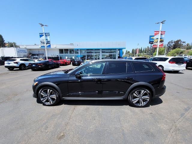 2025 Volvo V60 Cross Country Plus