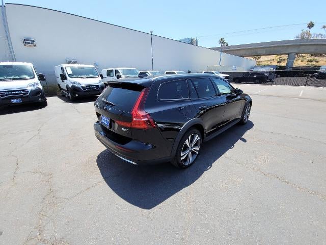 2025 Volvo V60 Cross Country Plus