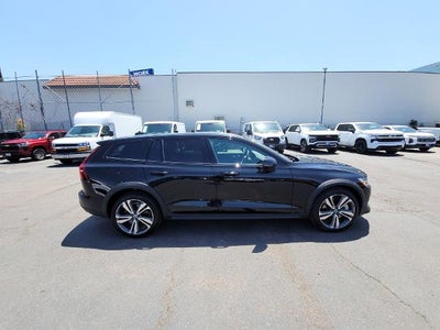 2025 Volvo V60 Cross Country Plus