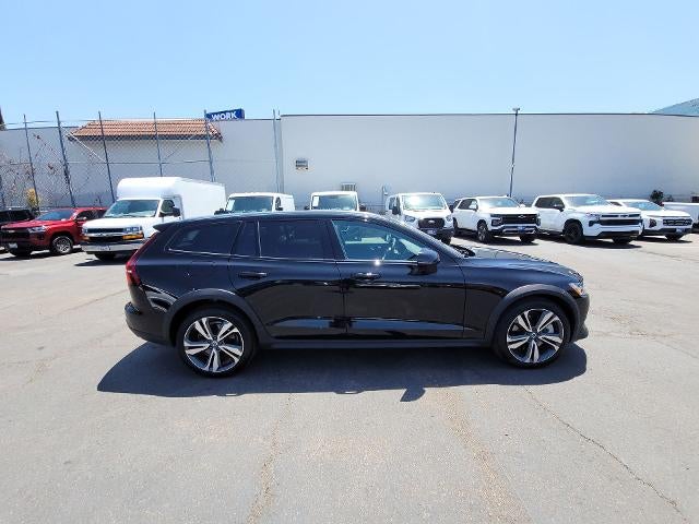 2025 Volvo V60 Cross Country Plus