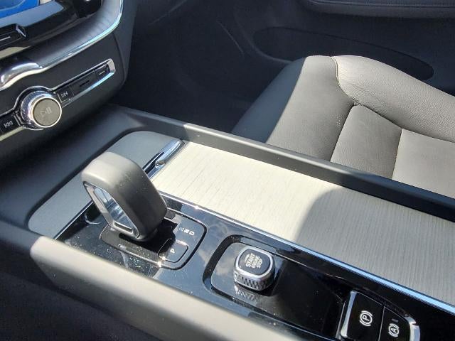 2025 Volvo XC60 Plus