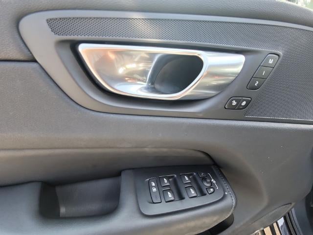 2025 Volvo XC60 Plus