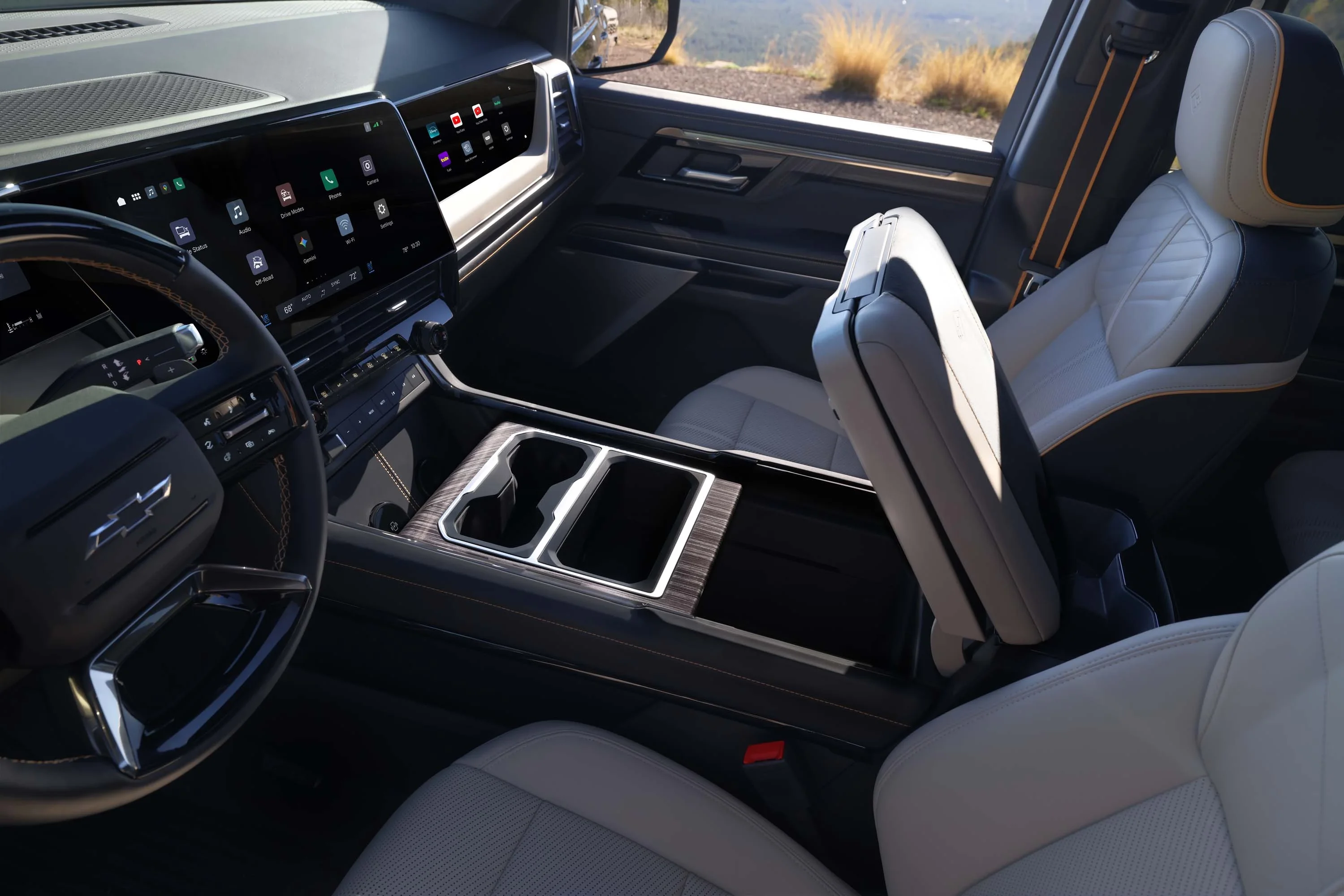 2027 Chevrolet Silverado 1500 High Country Multi-Flex center console